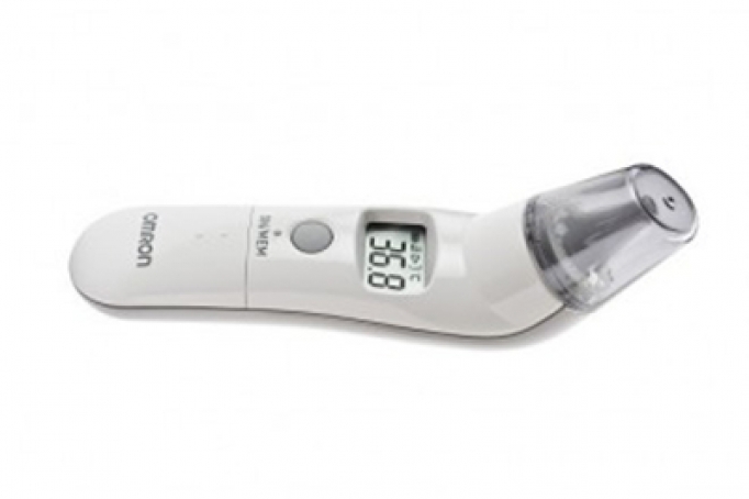 Nhiệt Kế Đo Tai Omron TH-839S